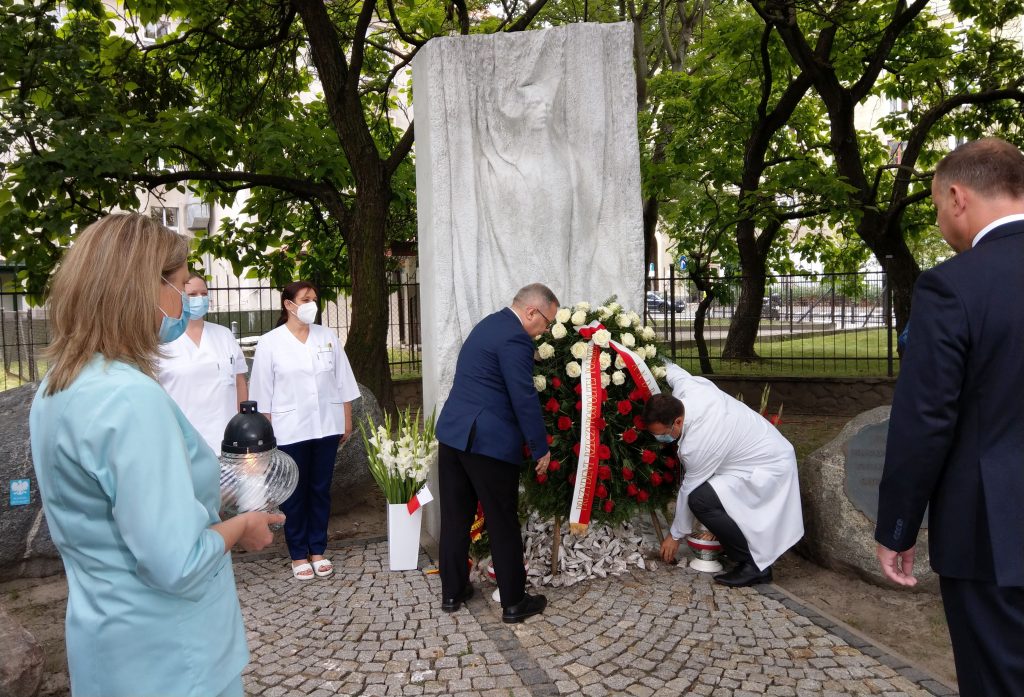 76. rocznica wybuchu Powstania Warszawskiego | Hołd dla personelu i pacjentów szpitala na Woli