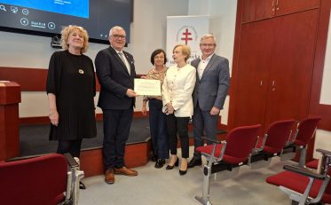 przekazanie nowoczesnego mikroskopu z wykorzystaniem sztucznej inteligencji dla Krajowego Referencyjnego Laboratorium Prątka w IGiChP