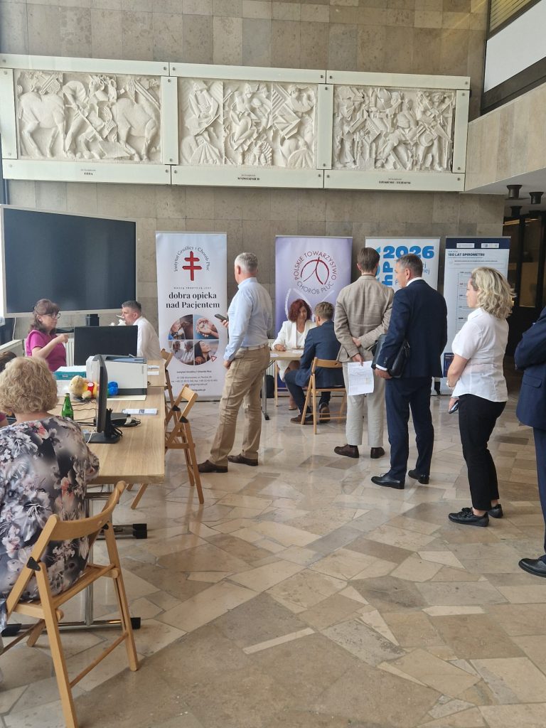 akcja profilaktyczna w Sejmie RP, obejmująca mobilną strefę zdrowia z badaniami spirometrycznymi