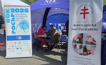 Zesp&oacute;ł Instytutu na wydarzeniu profilaktycznym na PGE Narodowym. 25 lipca 2026 r. na błoniach PGE Narodowego w Warszawie odbyło się wydarzenie profilaktyczne w ramach og&oacute;lnokrajowej kampanii &bdquo;W boju i potrzebie krwi nie szczędzę&rdquo;
